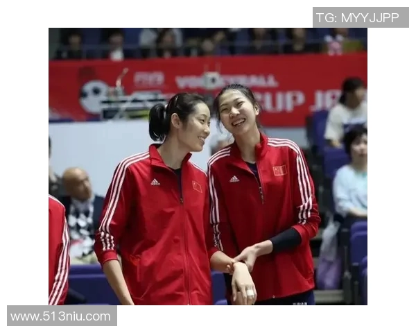 足球明星与妻子甜蜜合照展现幸福生活瞬间引发粉丝热议 足球明星与妻子甜蜜合照展现幸福生活瞬间引发粉丝热议