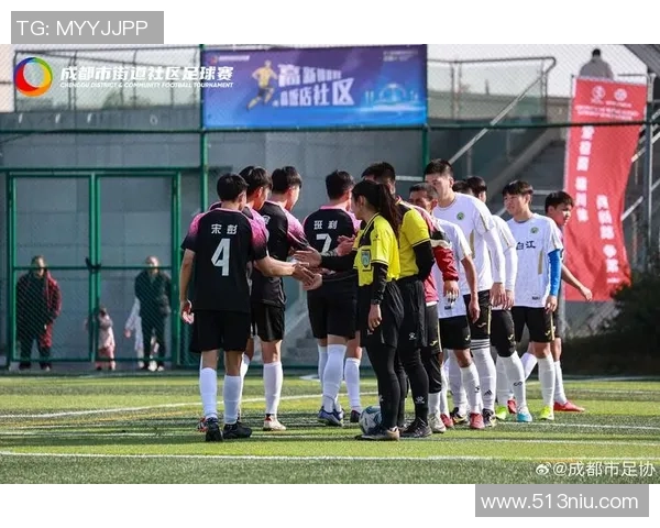 成都足球队蜕变之旅：从地方球队到全国瞩目的冠军争夺者