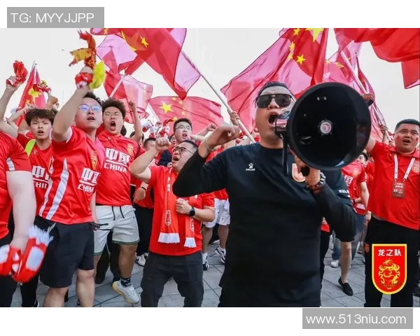 足球明星与粉丝之间感人互动瞬间视频记录温暖与梦想的真实故事