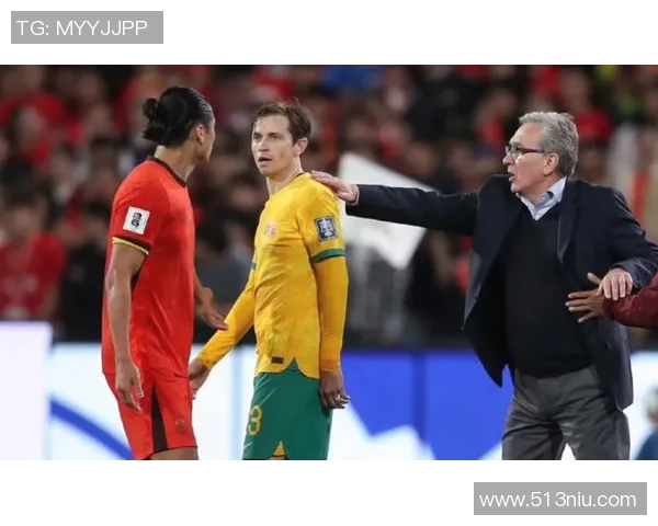 足球明星意外受伤瞬间曝光引发球迷热议与关注 足球明星意外受伤瞬间曝光引发球迷热议与关注